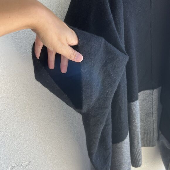 Neiman Marcus Women's Black Gray Color-Block Cashmere Cardigan One Size Oversize - Picture 5 of 6